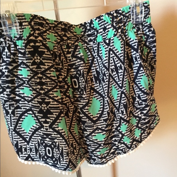 Patterned shorts - Picture 2 of 2